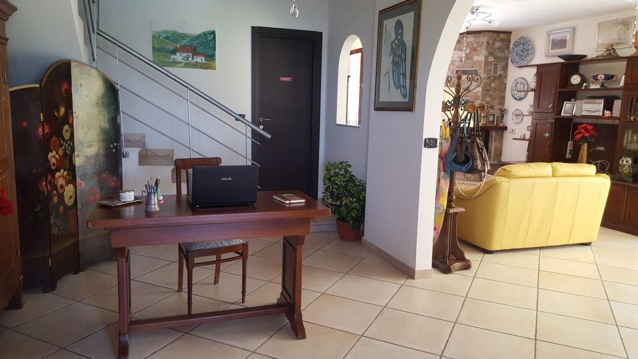 B&B La Taverna Degli Angeli Vezzi Portio Kültér fotó