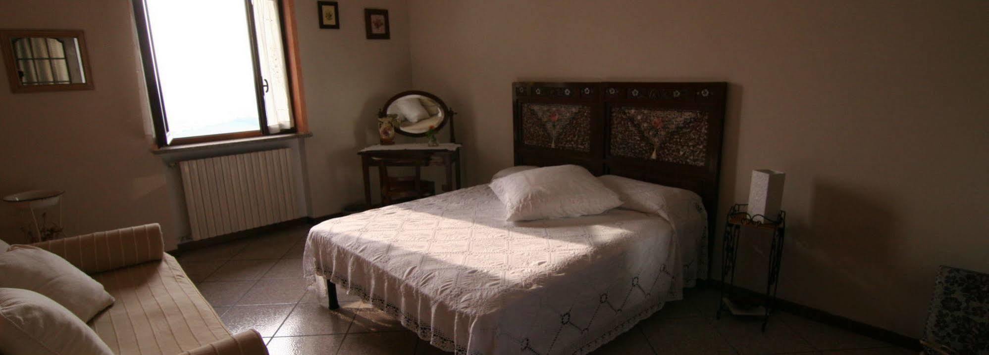B&B La Taverna Degli Angeli Vezzi Portio Kültér fotó