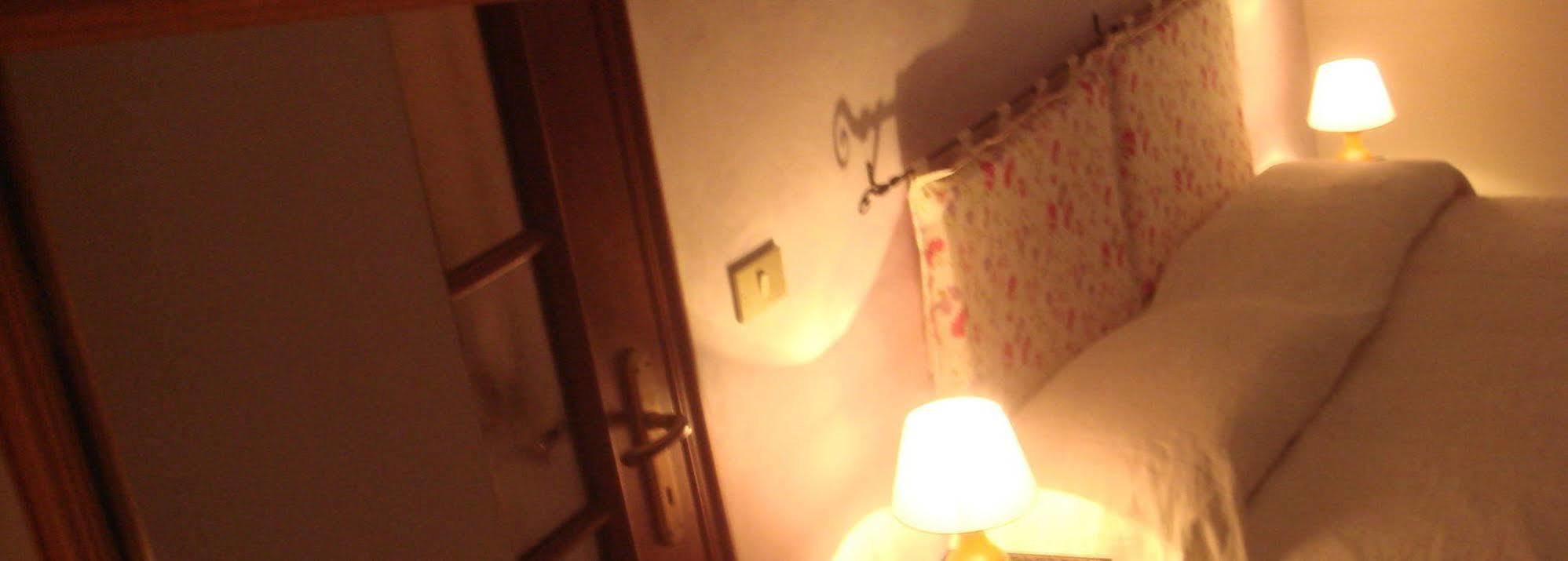 B&B La Taverna Degli Angeli Vezzi Portio Kültér fotó