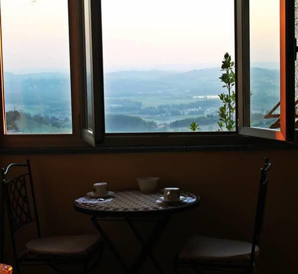 B&B La Taverna Degli Angeli Vezzi Portio Kültér fotó