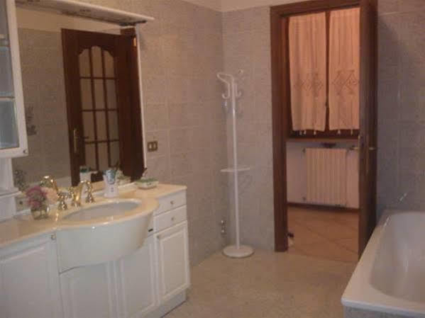 B&B La Taverna Degli Angeli Vezzi Portio Kültér fotó